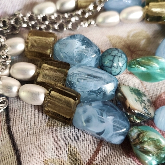 Triple Strand Shell Acrylic Glass Beaded Blue Green NY Brand  Necklace Beachcore - Picture 9 of 11